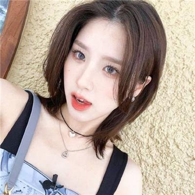 女皇陵下的风流娘们 海报